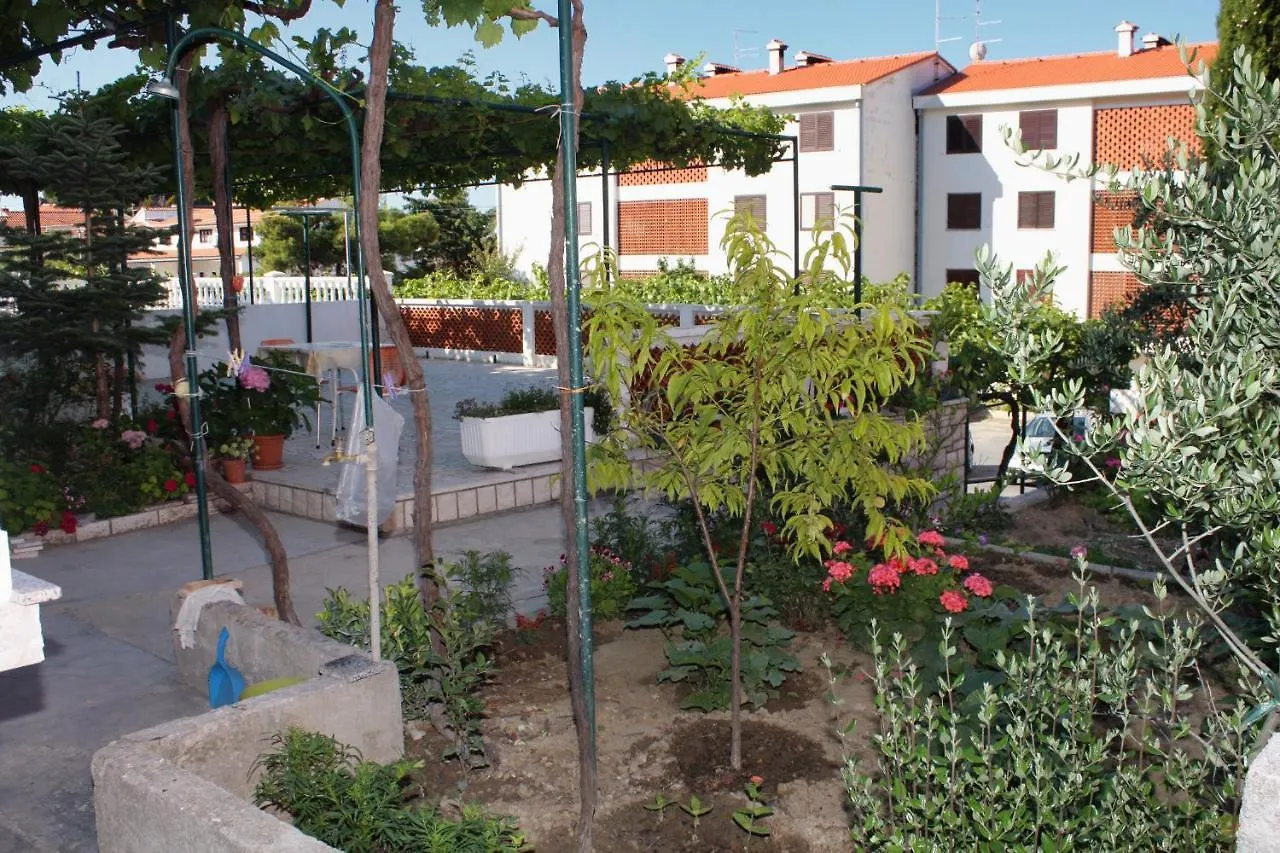 Affittacamere Apartments And Rooms With Parking Space Palit, Rab - 5061