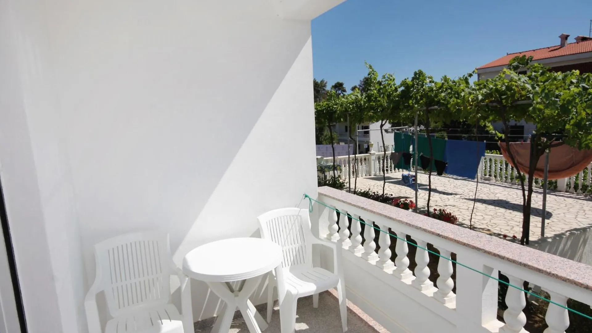Apartments And Rooms With Parking Space Palit, Rab - 5061 3*, Palit Croazia