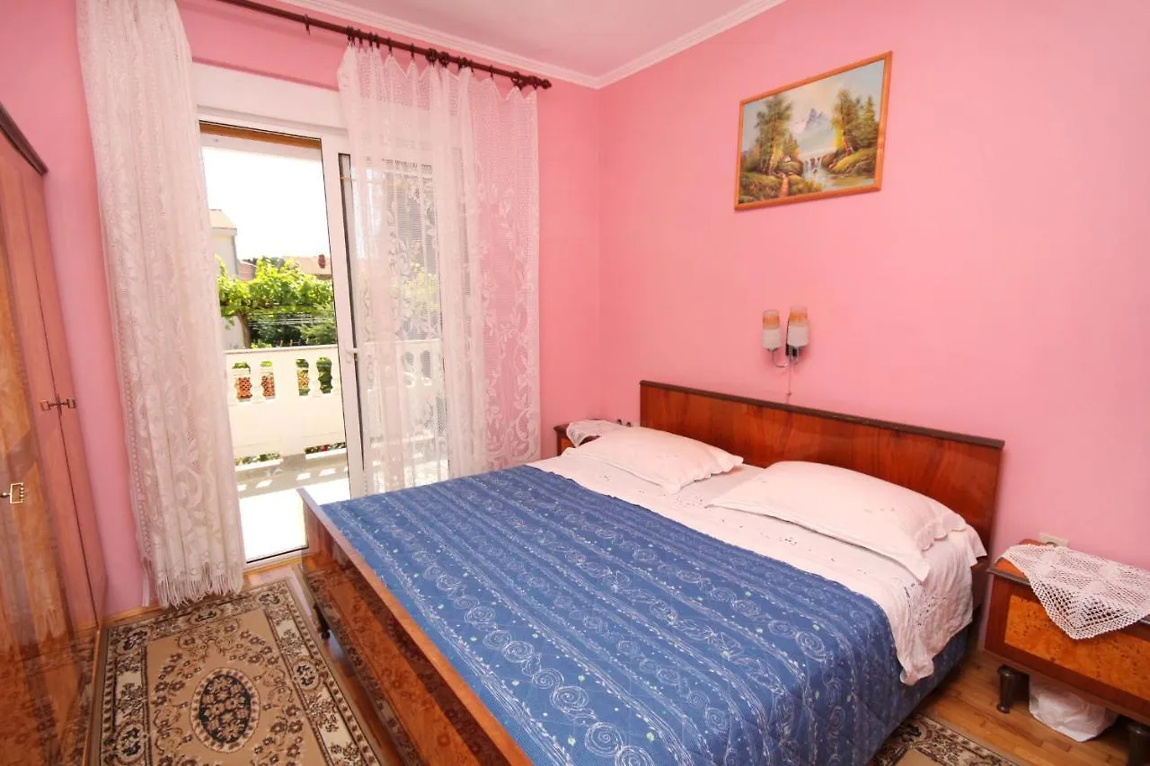 Apartments And Rooms With Parking Space Palit, Rab - 5061 3*, Palit Croazia