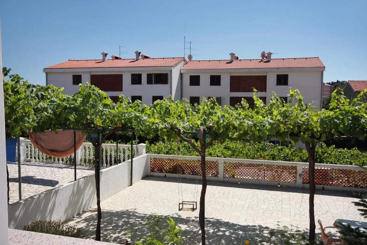 Apartments And Rooms With Parking Space Palit, Rab - 5061 Affittacamere