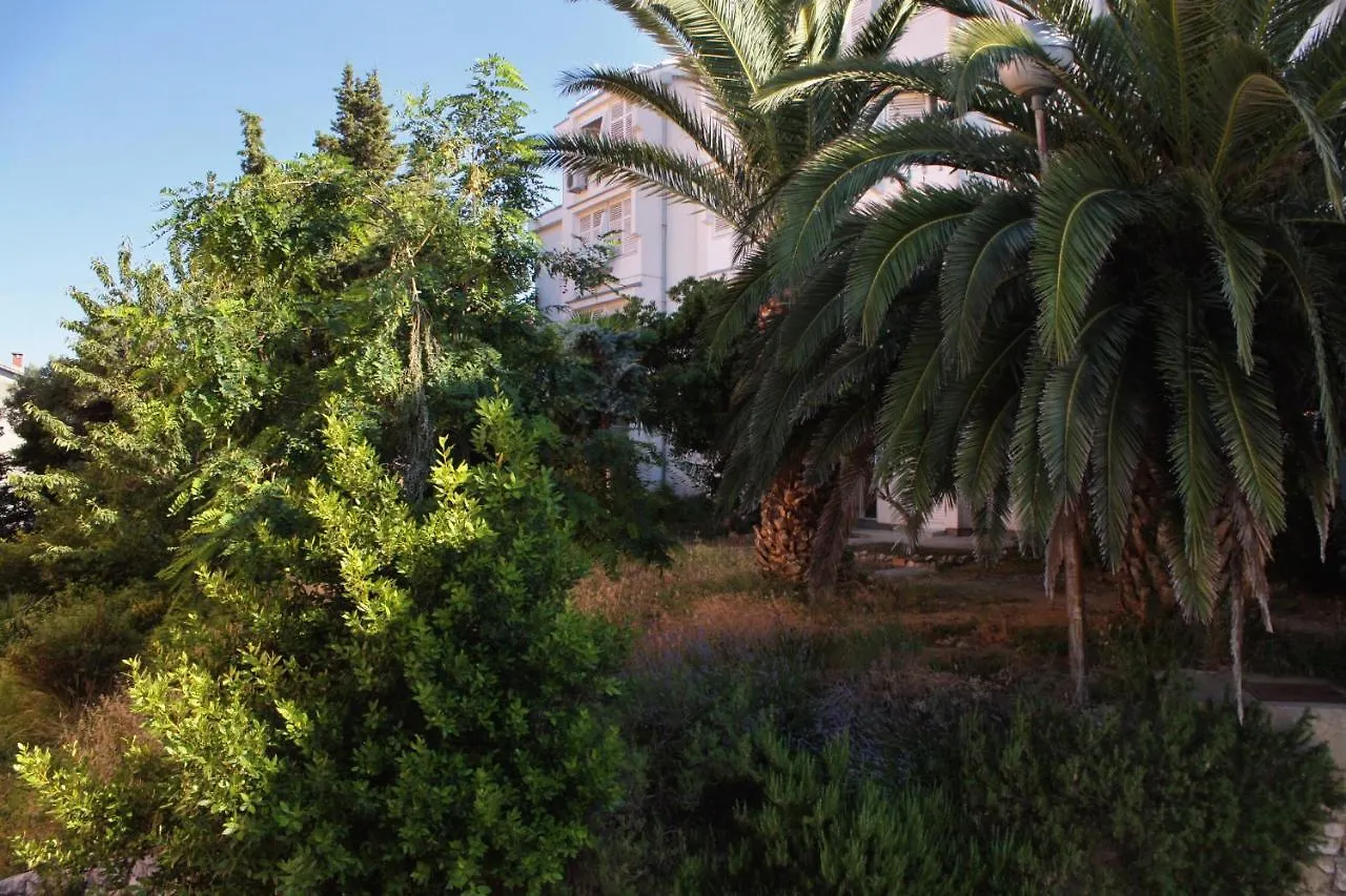 Apartments And Rooms With Parking Space Palit, Rab - 5061
